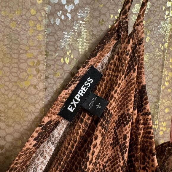 Express Brown Tan Snakeskin Print Belted Wrap Stretchy Jumpsuit Large - Picture 4 of 11